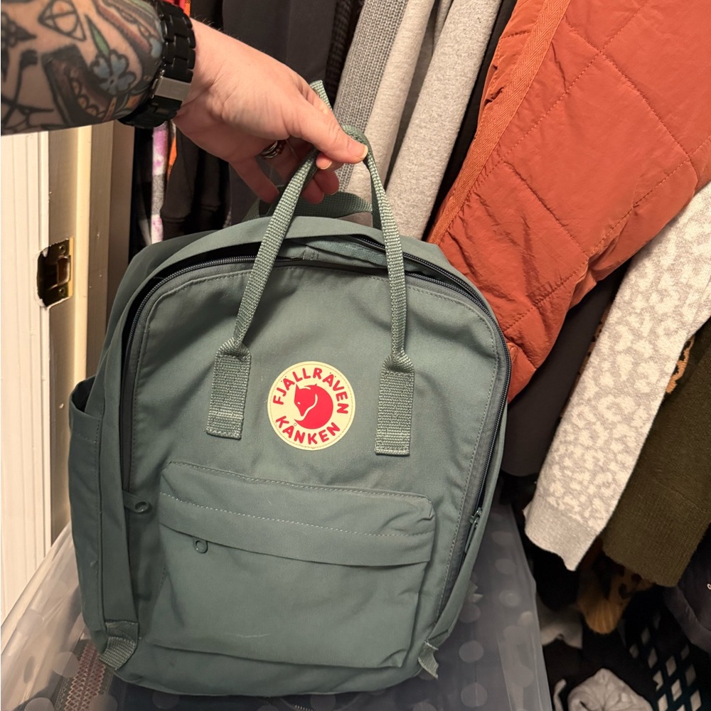 Fjallraven Kånken Green Backpack seat pad included